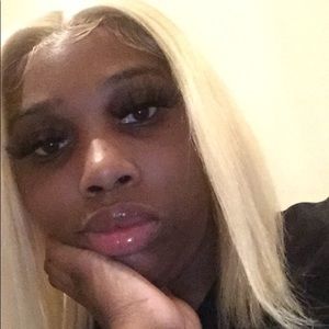 Meet your Posher, Devonna